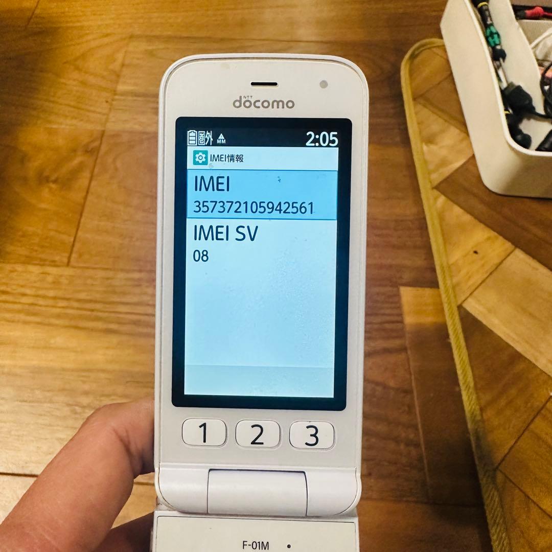 ドコモ らくらくホン F-01M ホワイト通電確認済 初期化済