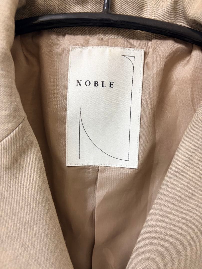 Noble プレーンピークドラペルダブルジャケット ベージュ 34