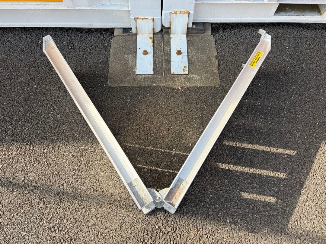 FlSTCラダーレール　折りたたみ式　アルミ製　滑り止め付き