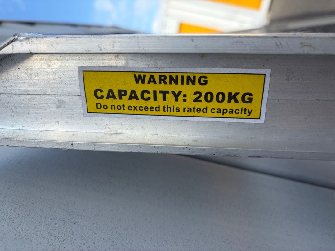 FlSTCラダーレール　折りたたみ式　アルミ製　滑り止め付き