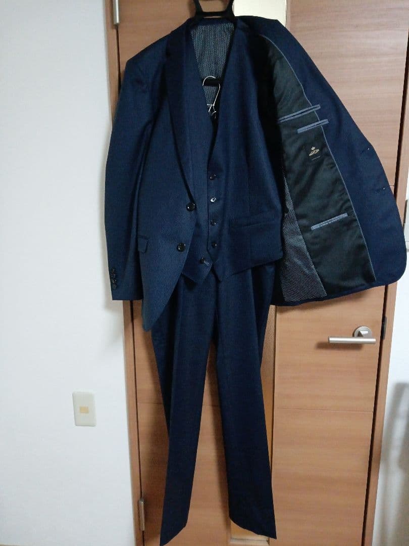 美品　3ピーススーツ　ネイビー