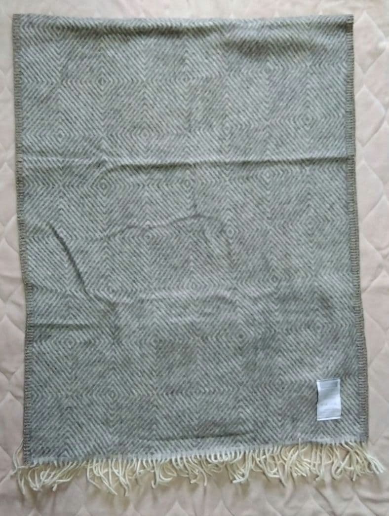 LAPUAN KANKURIT　ラプアンカンクリ／ ポケット付きストール　グレー