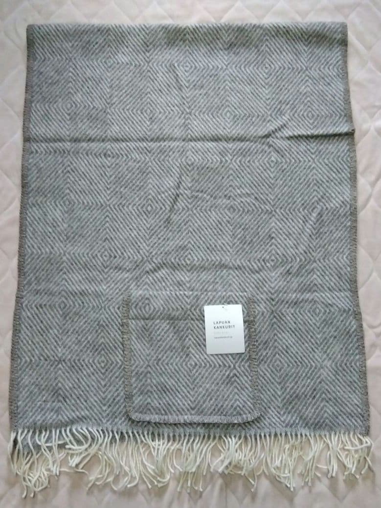 LAPUAN KANKURIT　ラプアンカンクリ／ ポケット付きストール　グレー