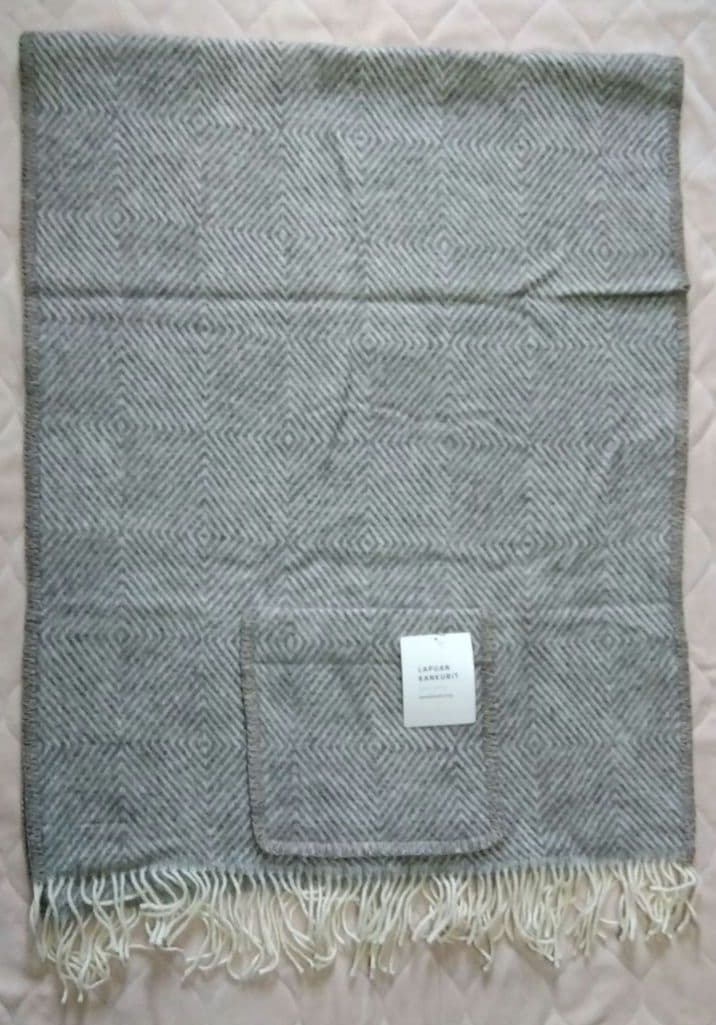 LAPUAN KANKURIT　ラプアンカンクリ／ ポケット付きストール　グレー