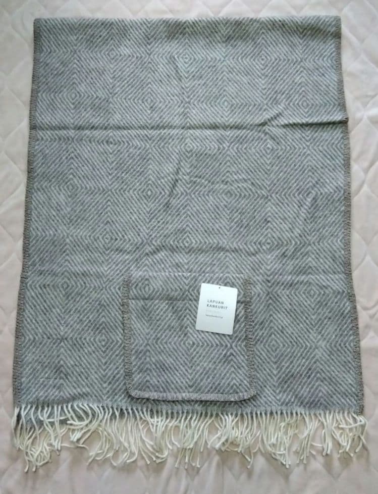 LAPUAN KANKURIT　ラプアンカンクリ／ ポケット付きストール　グレー