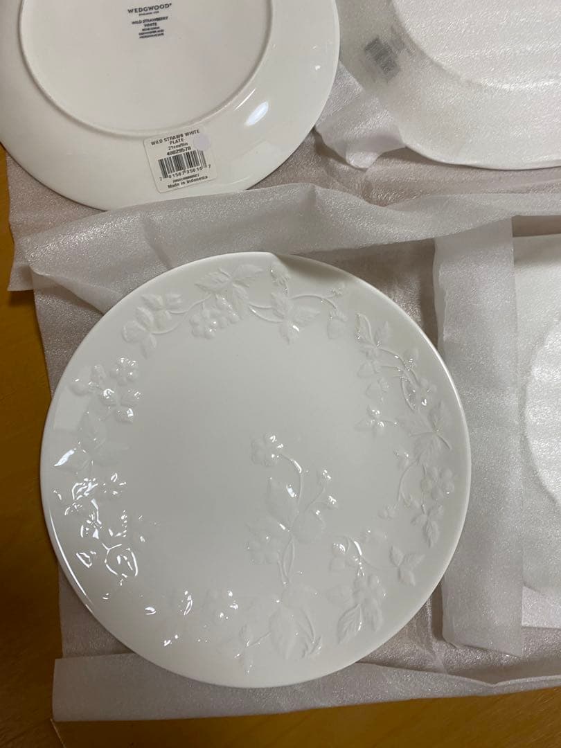 新品 ワイルドストロベリー ホワイトプレート21cm6個セット。