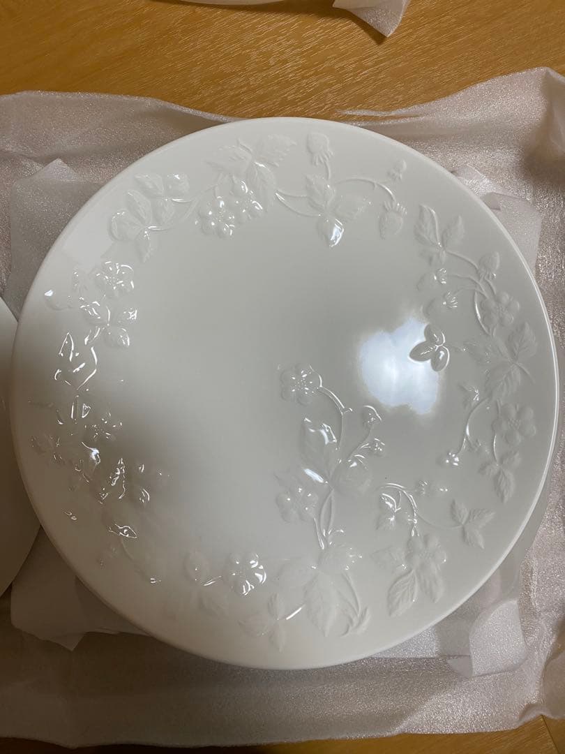 新品 ワイルドストロベリー ホワイトプレート21cm6個セット。