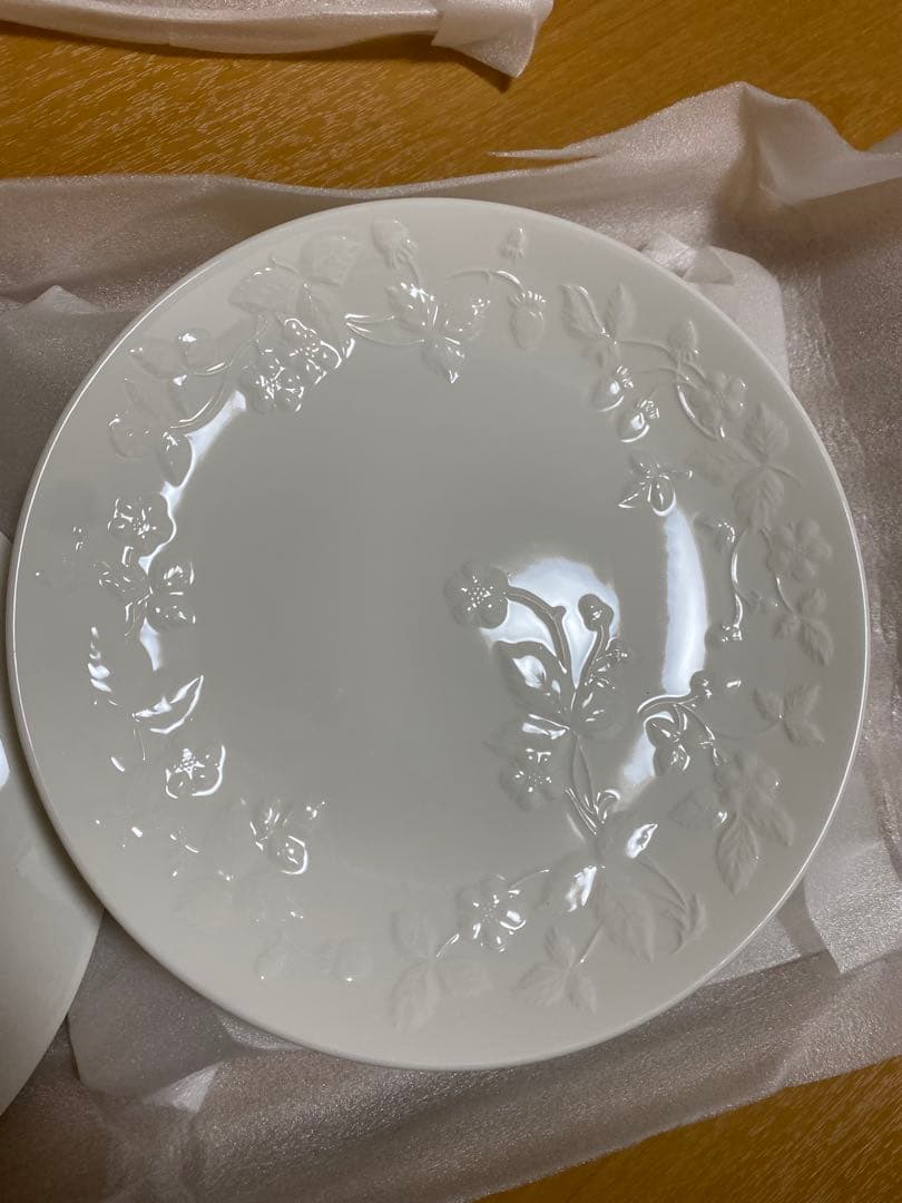 新品 ワイルドストロベリー ホワイトプレート21cm6個セット。