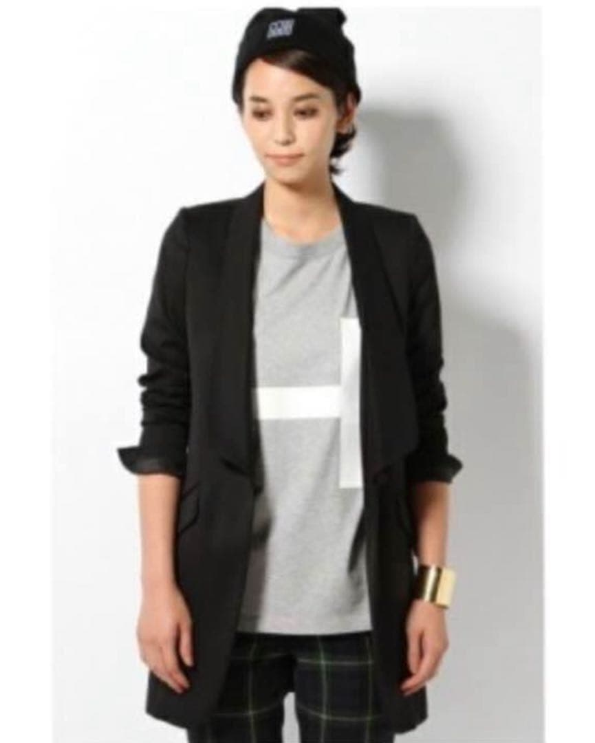 アパルトモンドゥーズィエムクラスのブラックタキシードジャケット