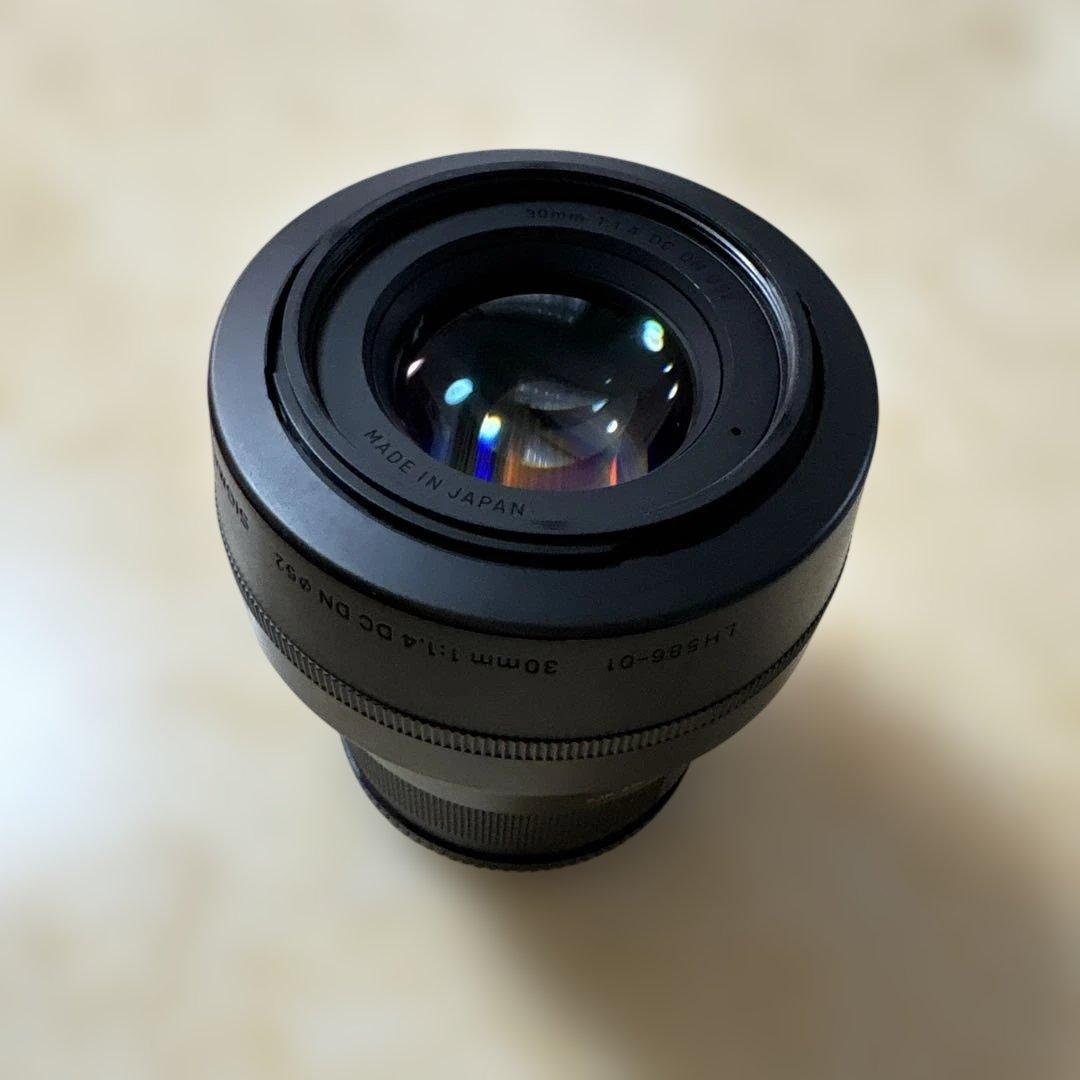 30mm f/1.4 単焦点レンズ