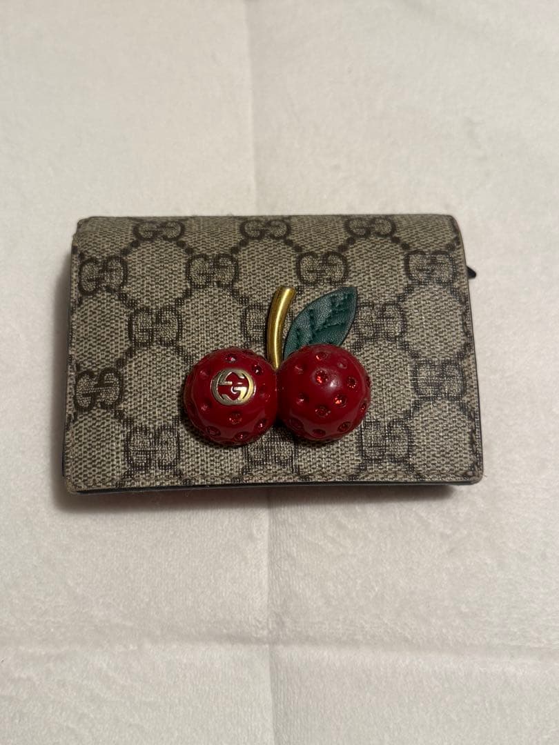 Gucci 二つ折り財布　チェリー
