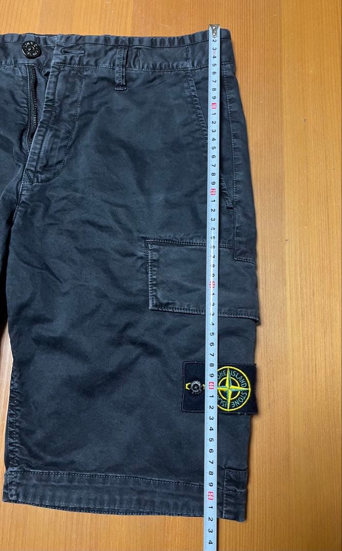 めるかる: STONE  ショートパンツ グレー