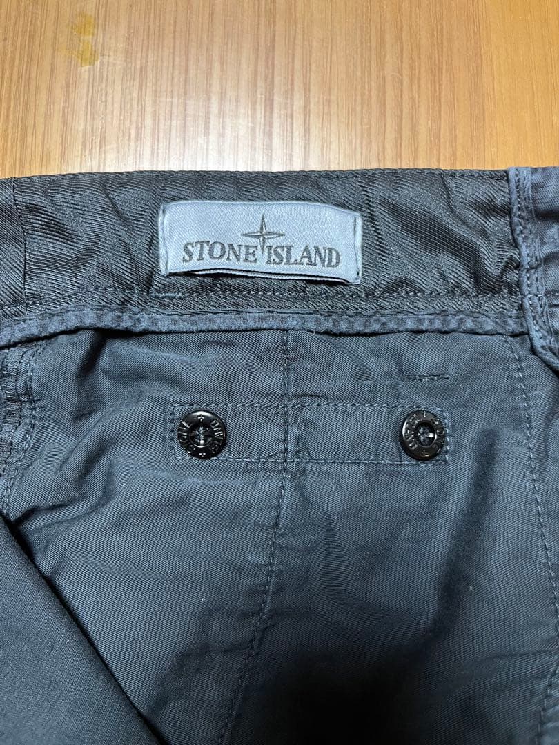 めるかる: STONE  ショートパンツ グレー