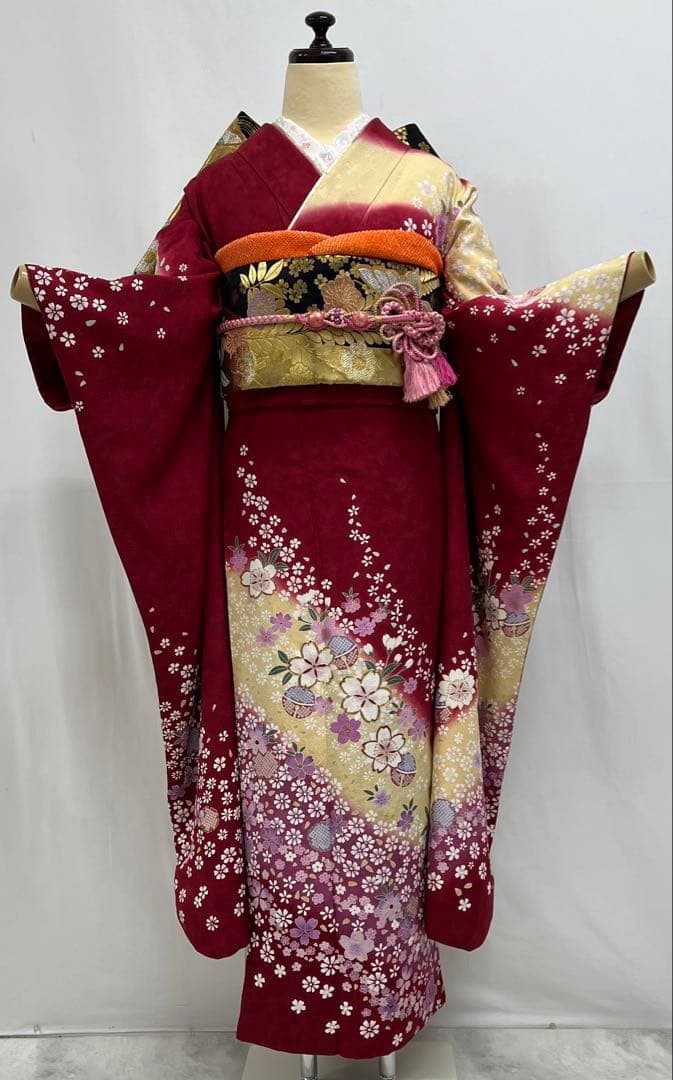 振り袖　フルセット　別誂長襦袢付　成人式　赤　桜　金彩加工　刺繍入り　686