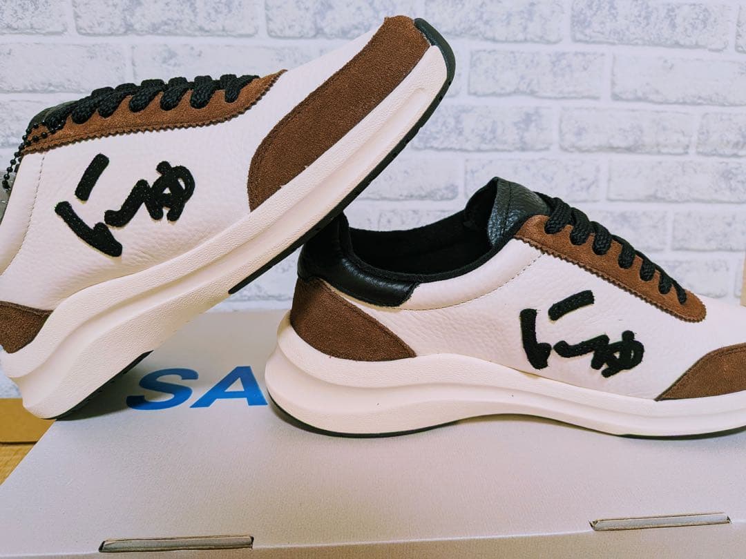 にゅ　スニーカー　BROWN