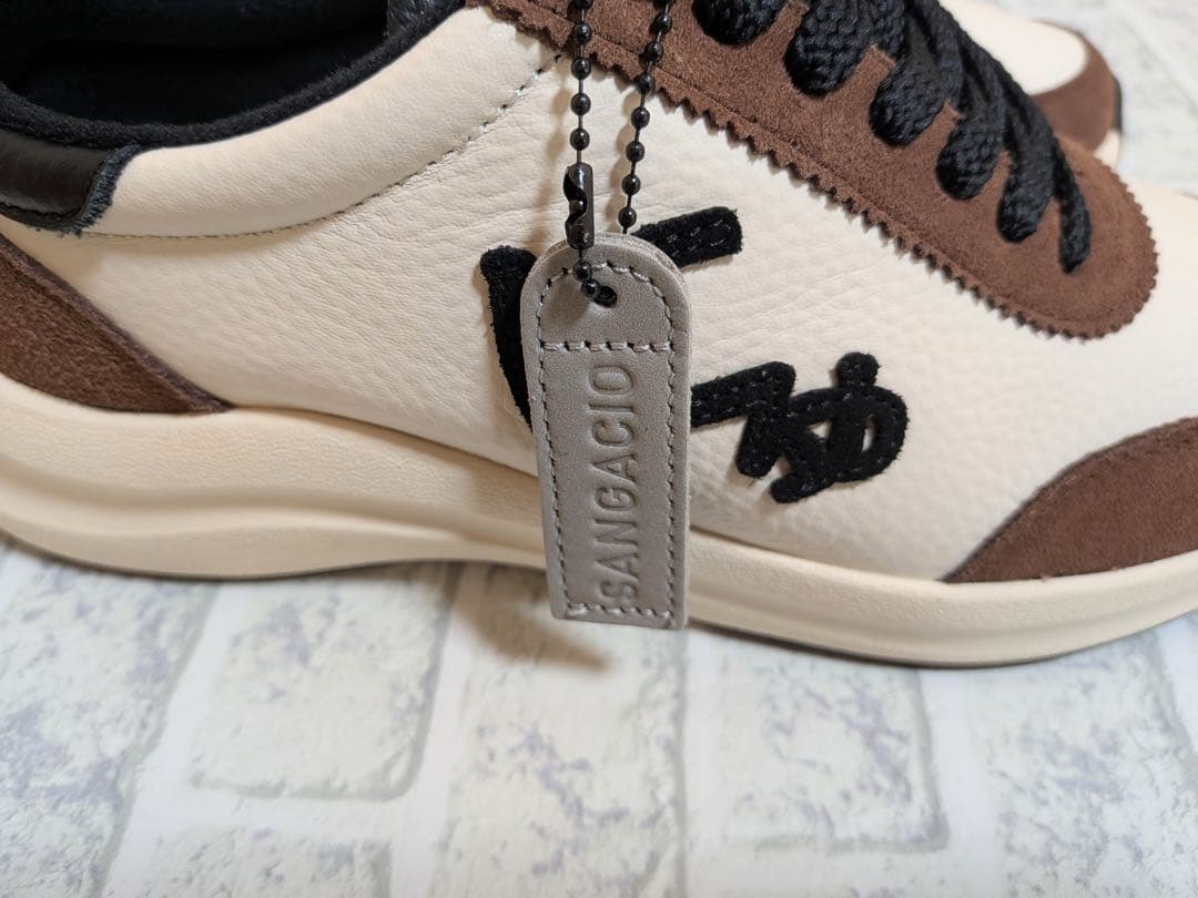 にゅ　スニーカー　BROWN