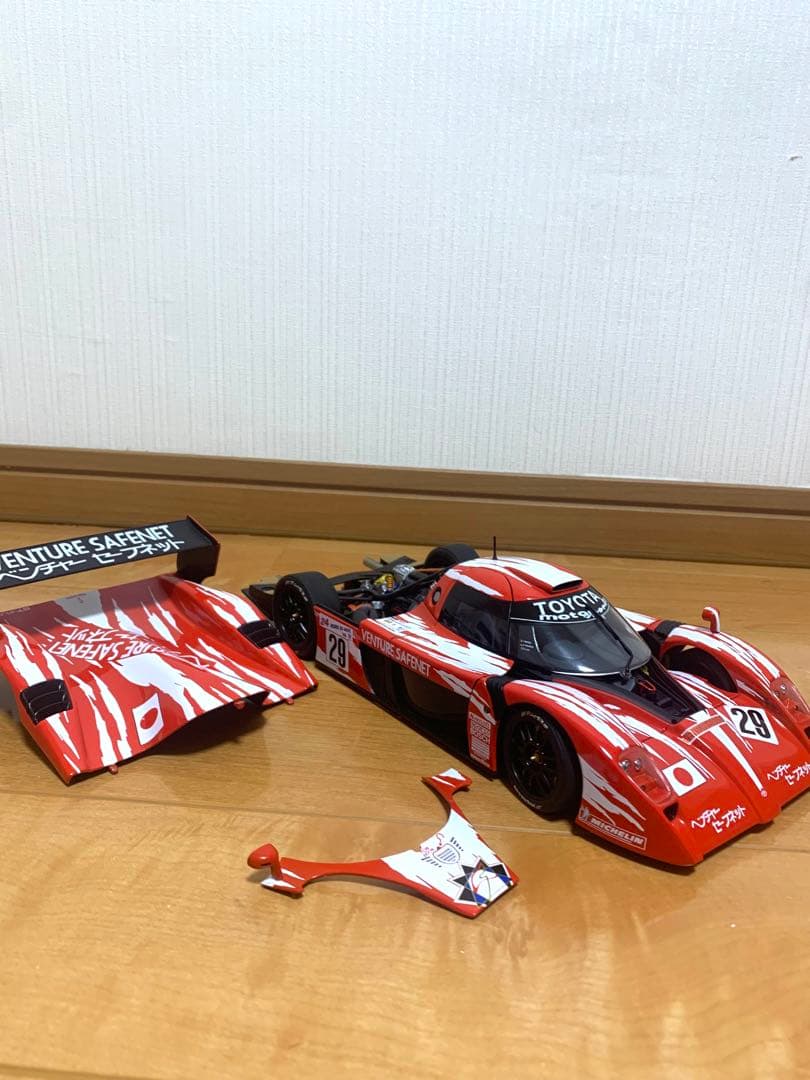 ミニカー AUTOART TOYOTA GT1 TS020 1/18