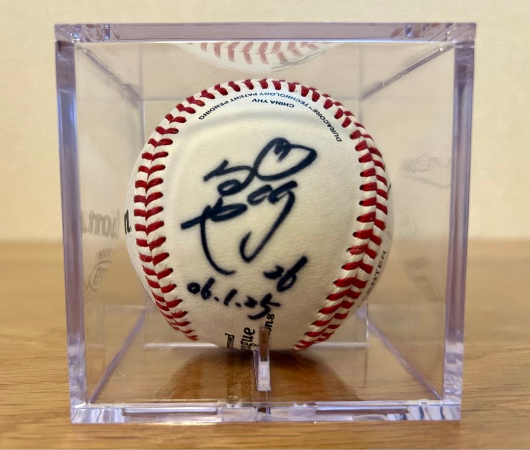 超美品　巨人投手　直筆サインボール　4選手サイン入り　野球（アクリルケース付き）
