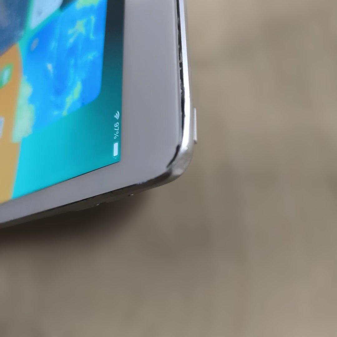 人*者様 iPad 第8世代10.2インチ シルバー32㎇ Wi-Fiモデル 9