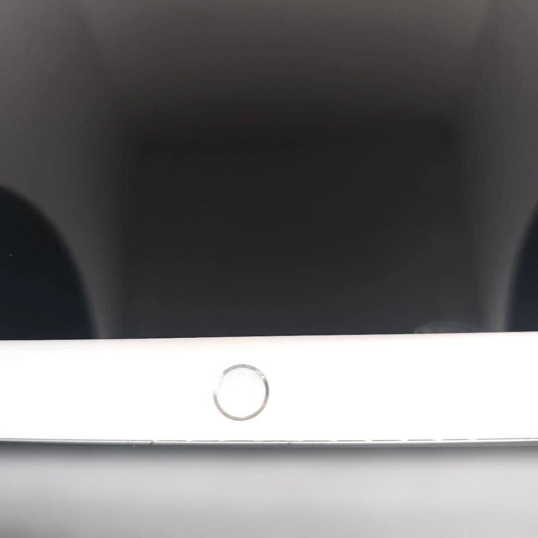 人*者様 iPad 第8世代10.2インチ シルバー32㎇ Wi-Fiモデル 9