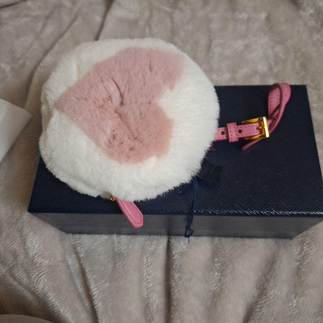 PRADA。ラビットファーチャーム