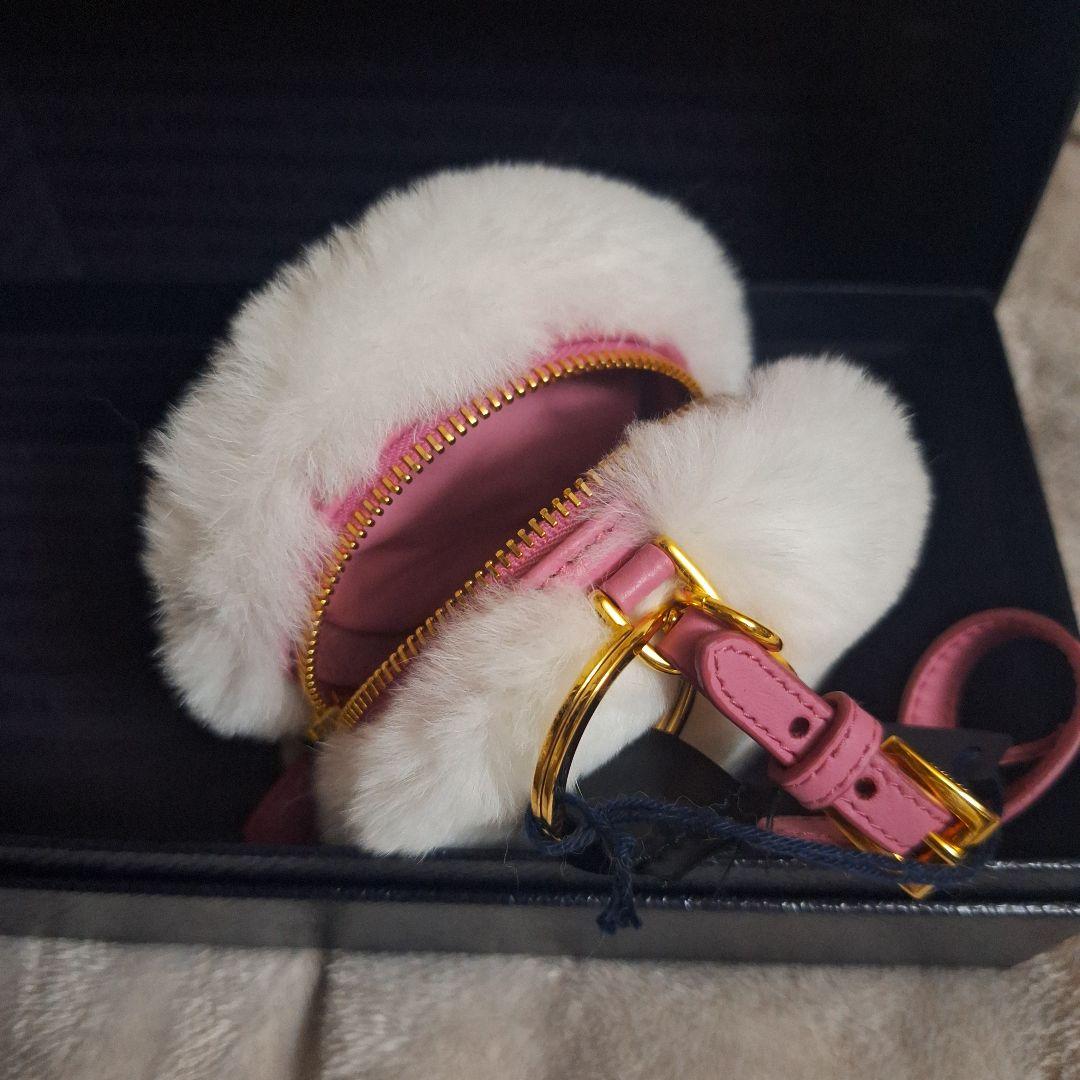 PRADA。ラビットファーチャーム