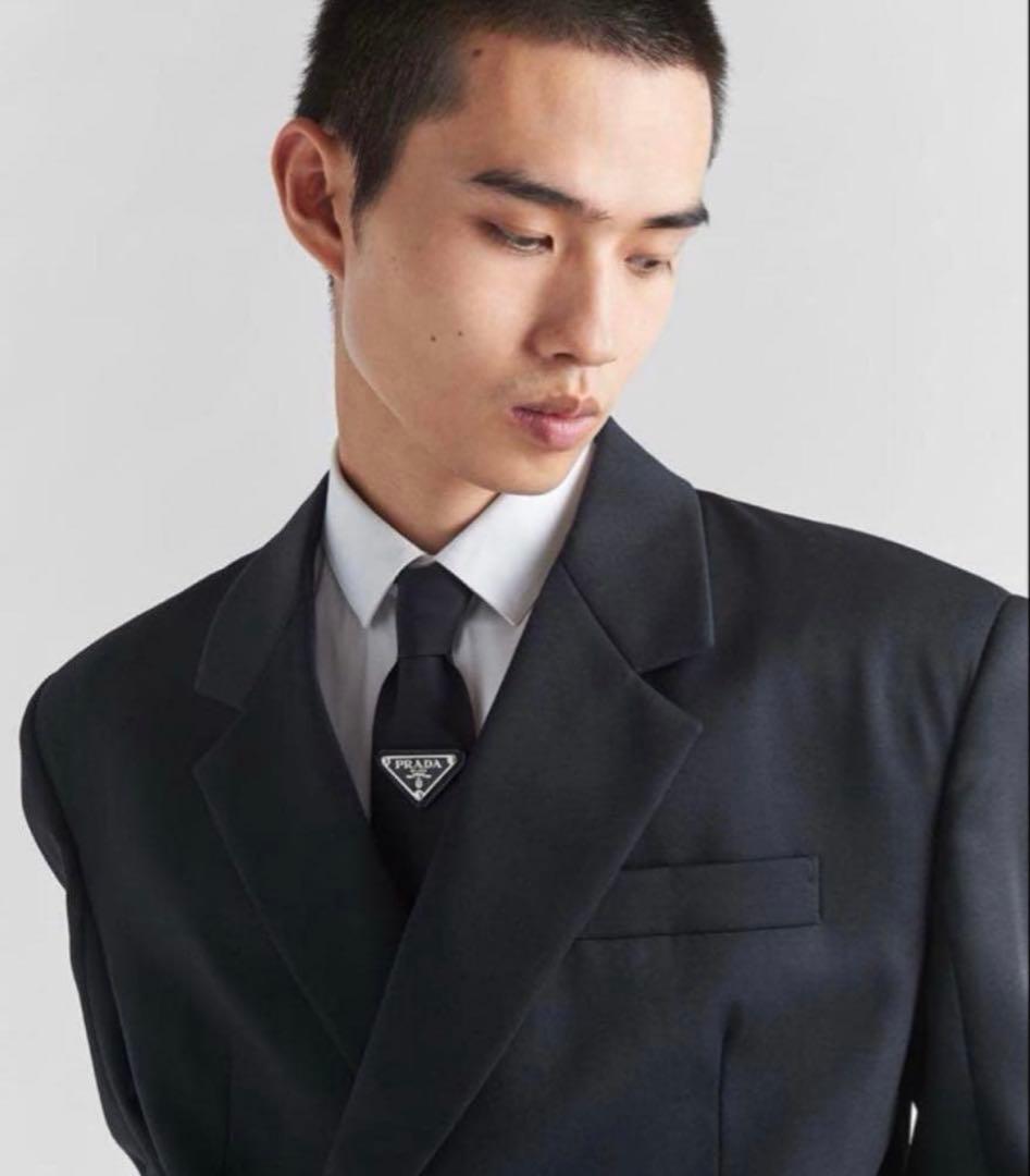PRADA ナイロンネクタイ　三角プレート