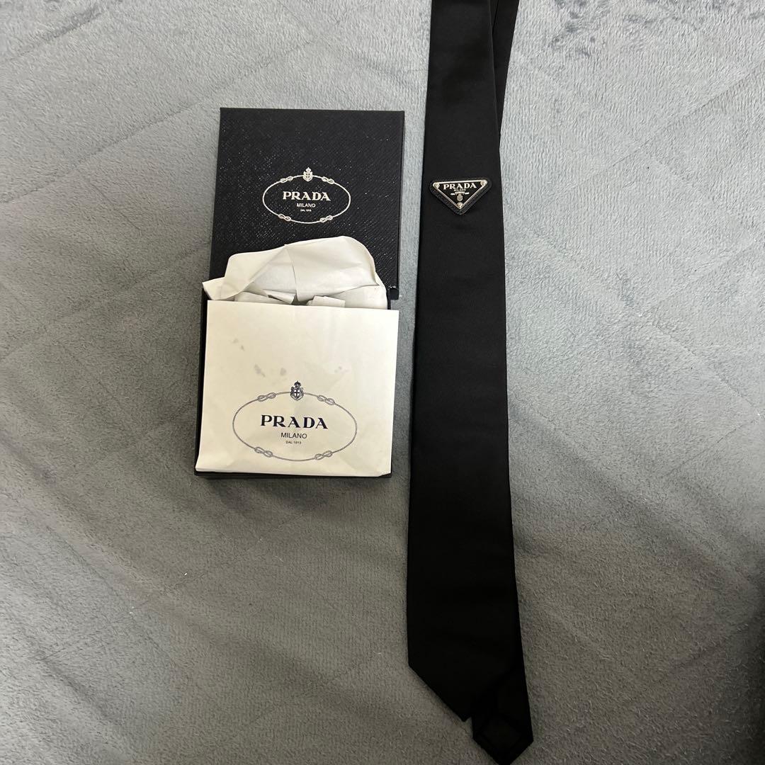 PRADA ナイロンネクタイ　三角プレート