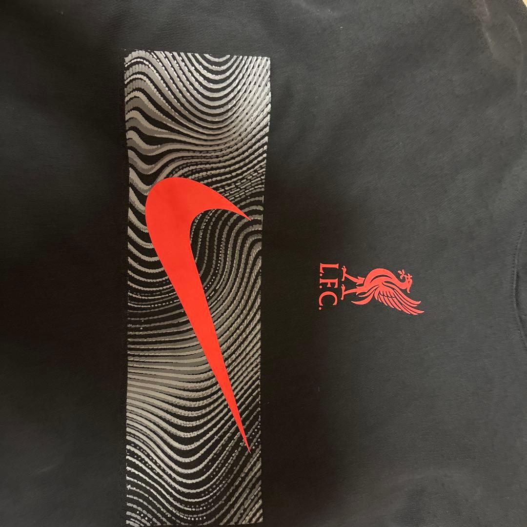 リヴァプール　ナイキ　パーカー　定価21000円　限定特価