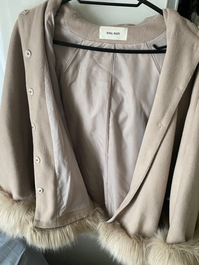 ロイヤルパーティ　ZOZOTOWN限定ケープ　ポンチョ　ファーコート