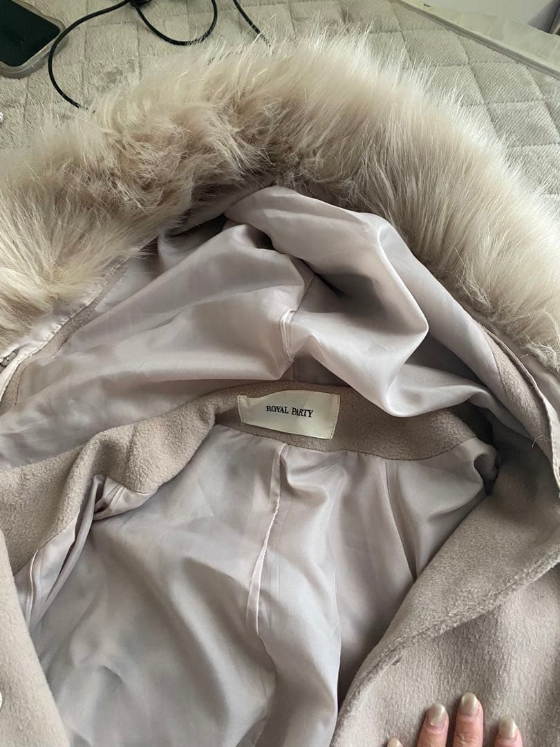 ロイヤルパーティ　ZOZOTOWN限定ケープ　ポンチョ　ファーコート