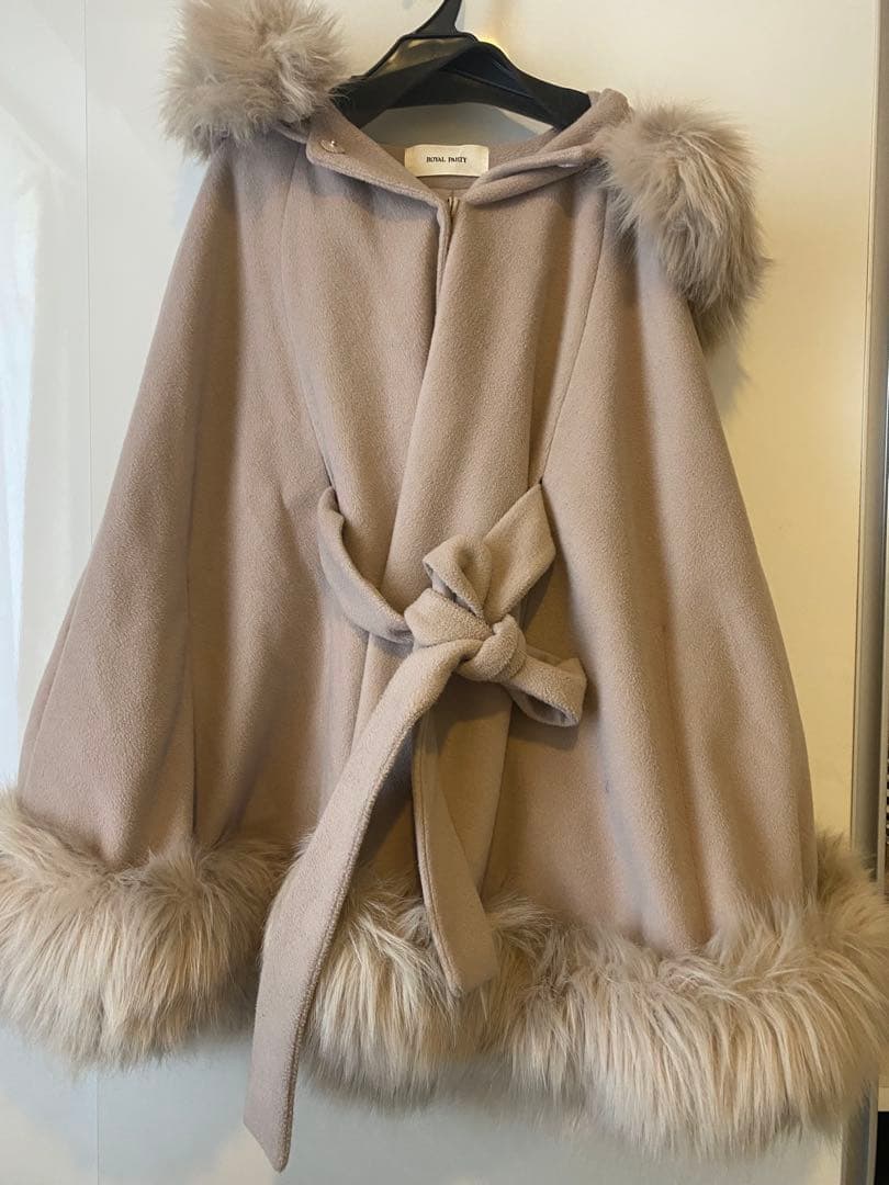 ロイヤルパーティ　ZOZOTOWN限定ケープ　ポンチョ　ファーコート
