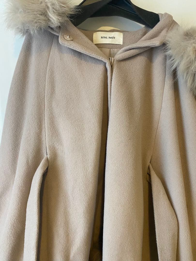ロイヤルパーティ　ZOZOTOWN限定ケープ　ポンチョ　ファーコート