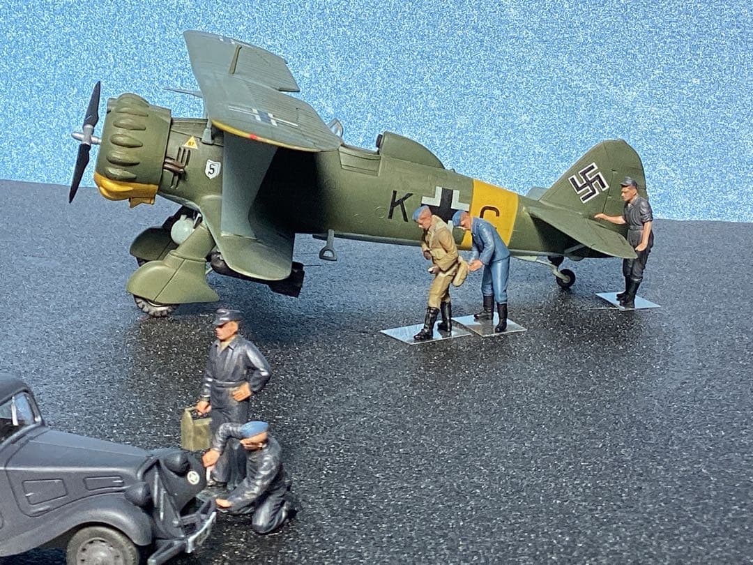 1/48ヘンシェルHS.123エッシー+車+将兵