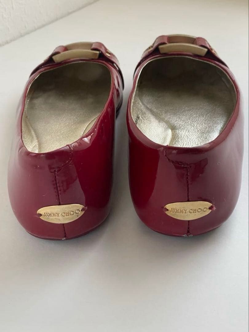 ジミーチュウ ラズベリーカラーフラットパンプス