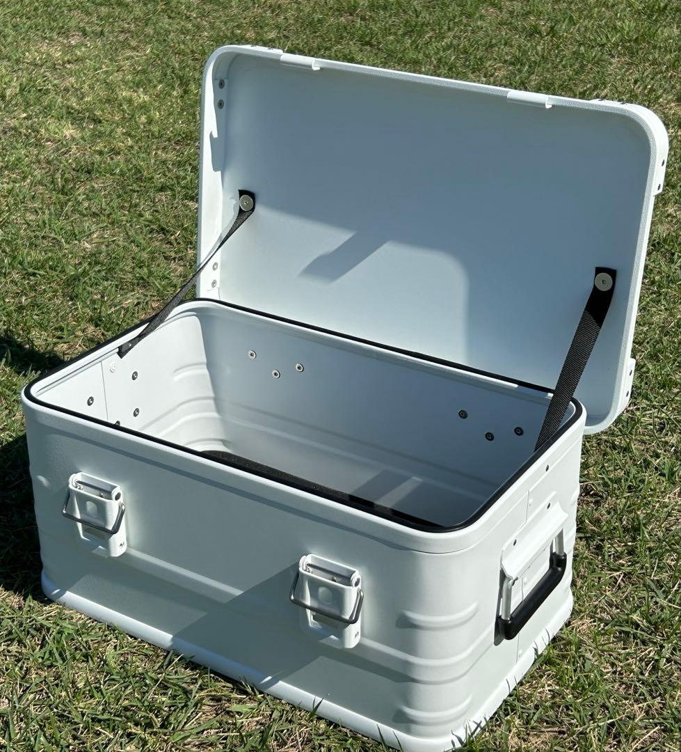 マットホワイト　スタッキング コンテナボックス　30l アウトドア　限定1点