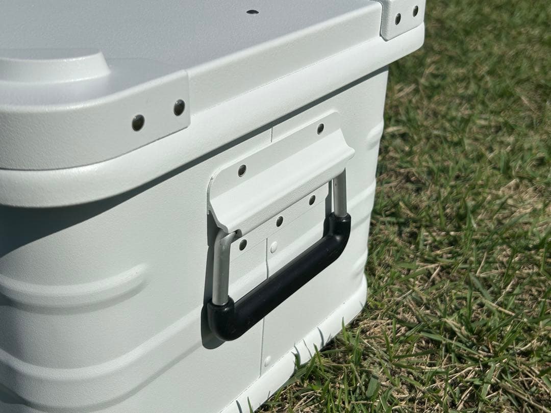 マットホワイト　スタッキング コンテナボックス　30l アウトドア　限定1点