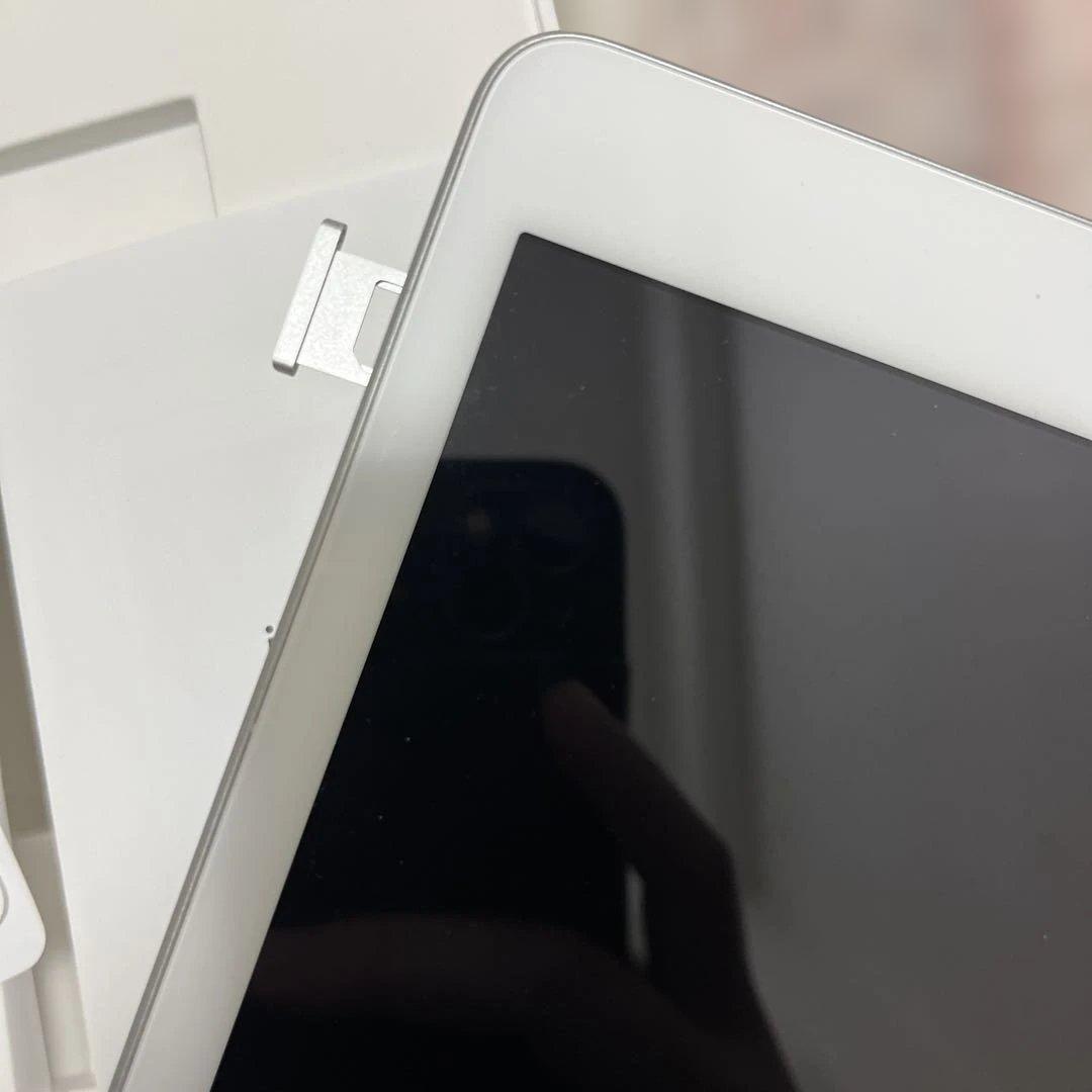 T*A様 Apple iPad 第7世代 シルバー 本体 32GB