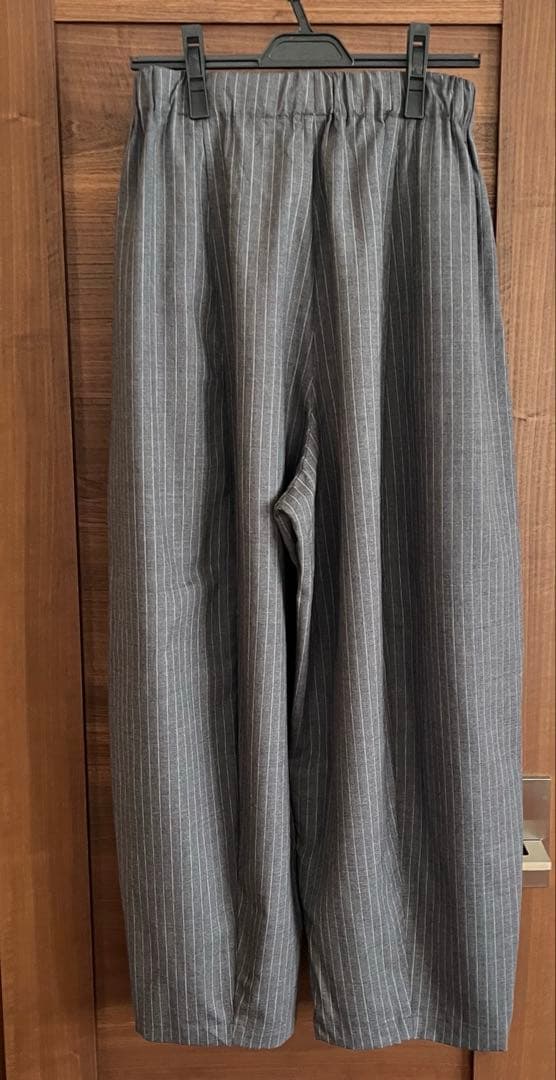 Curensologyウールストレッチドロストパンツ　グレーストライプ