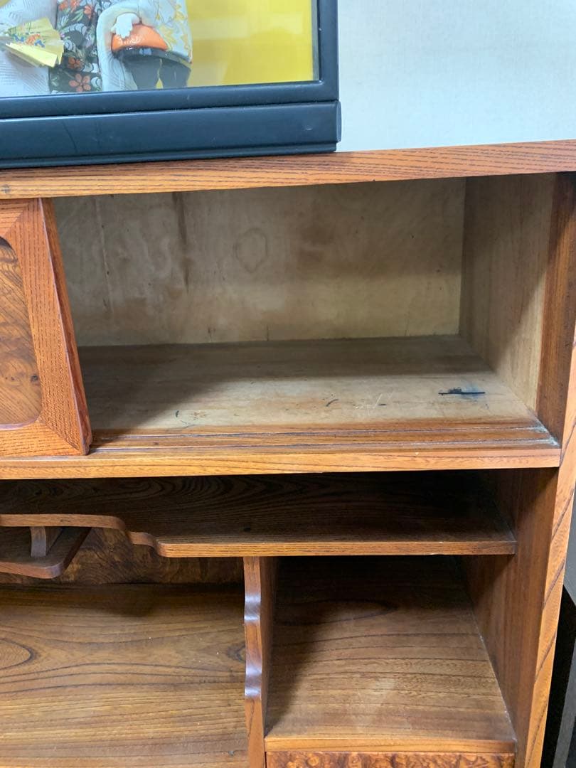 塗り直しをした茶箪笥