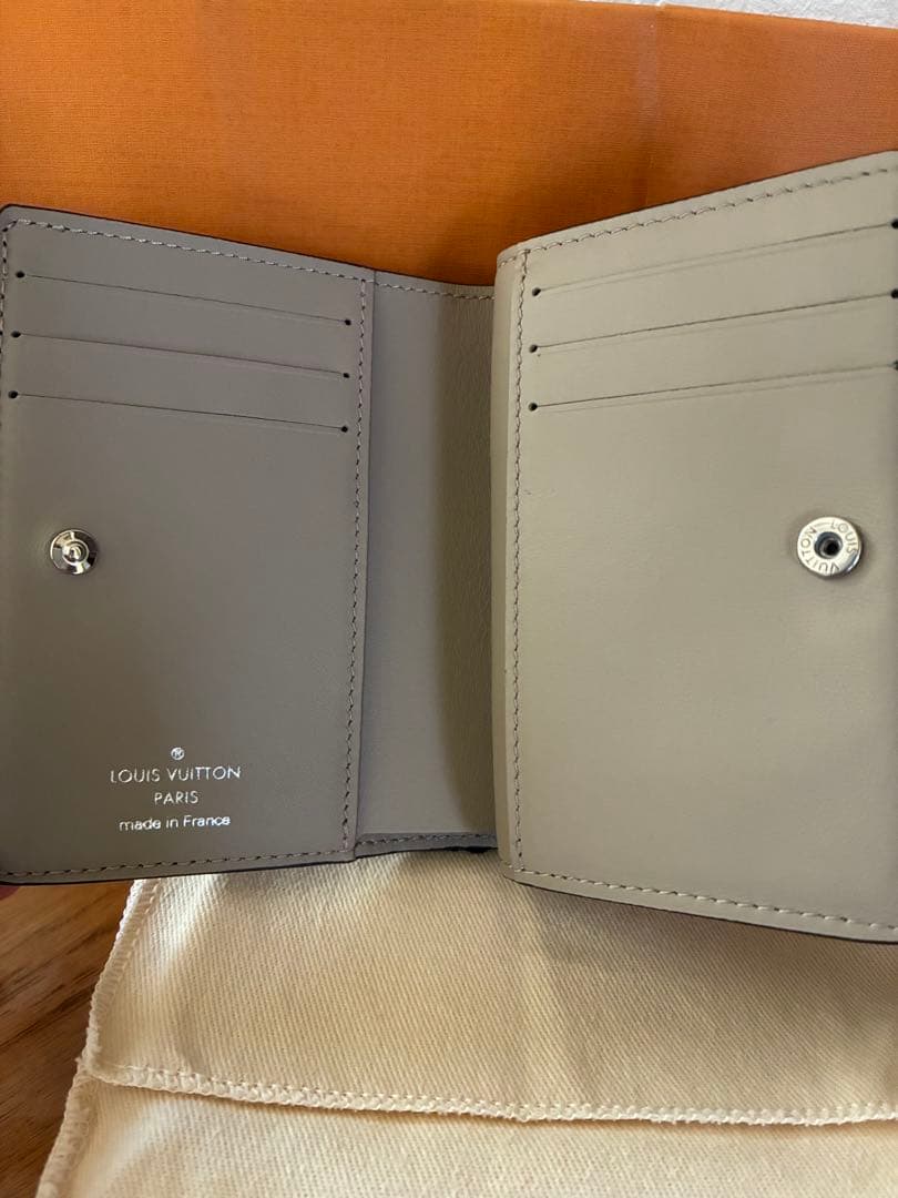 ルイヴィトン モノグラム マヒナ ポルトフォイユ・クレア