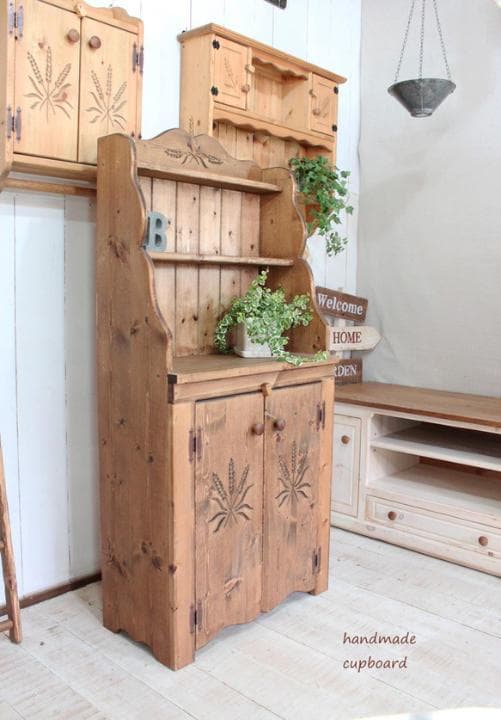 ハンドメイド　麦穂のカップボード