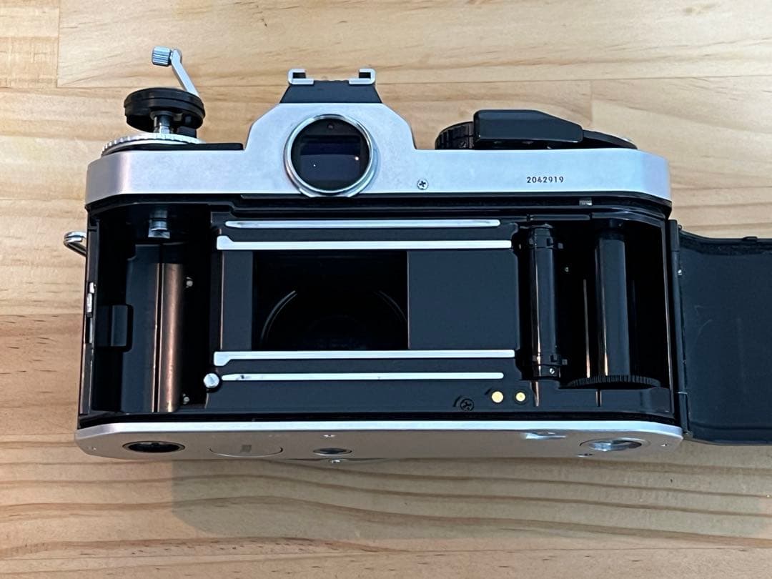 【ジャンク品】 Nikon FE2 フィルム一眼レフカメラ