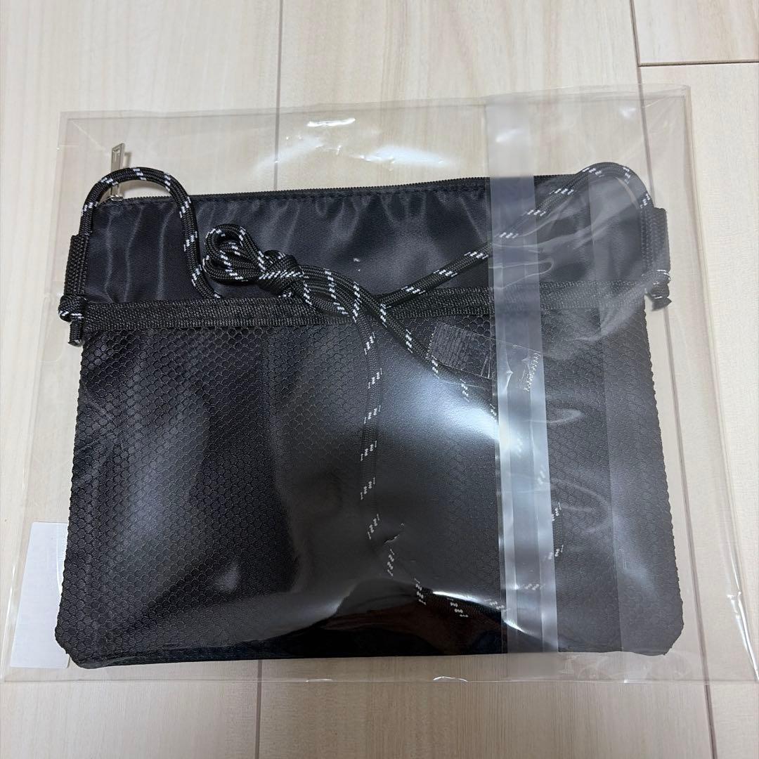 【新品】Chevon FC限定　ヲ肉食べタイ倶楽部スクラッチ　サコッシュ　黒