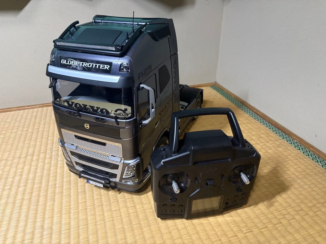 タミヤ　1/14 トレーラーラジコン　VOLVO FH16 グローブトロッター