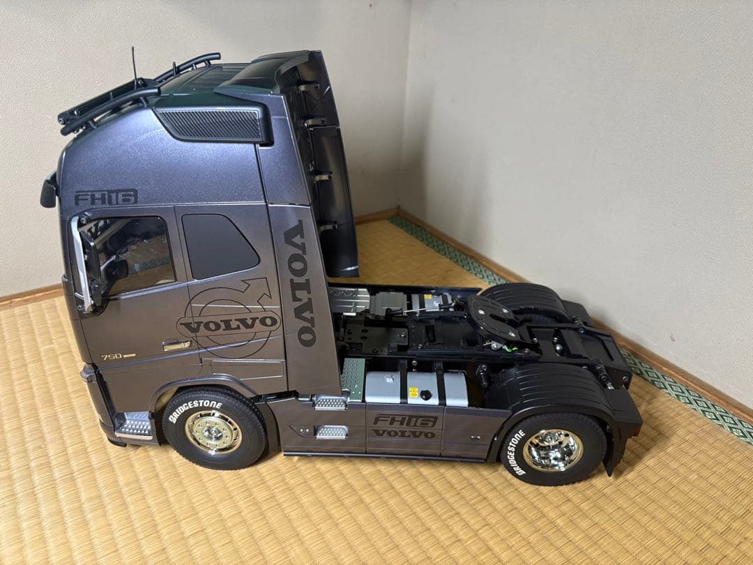 タミヤ　1/14 トレーラーラジコン　VOLVO FH16 グローブトロッター
