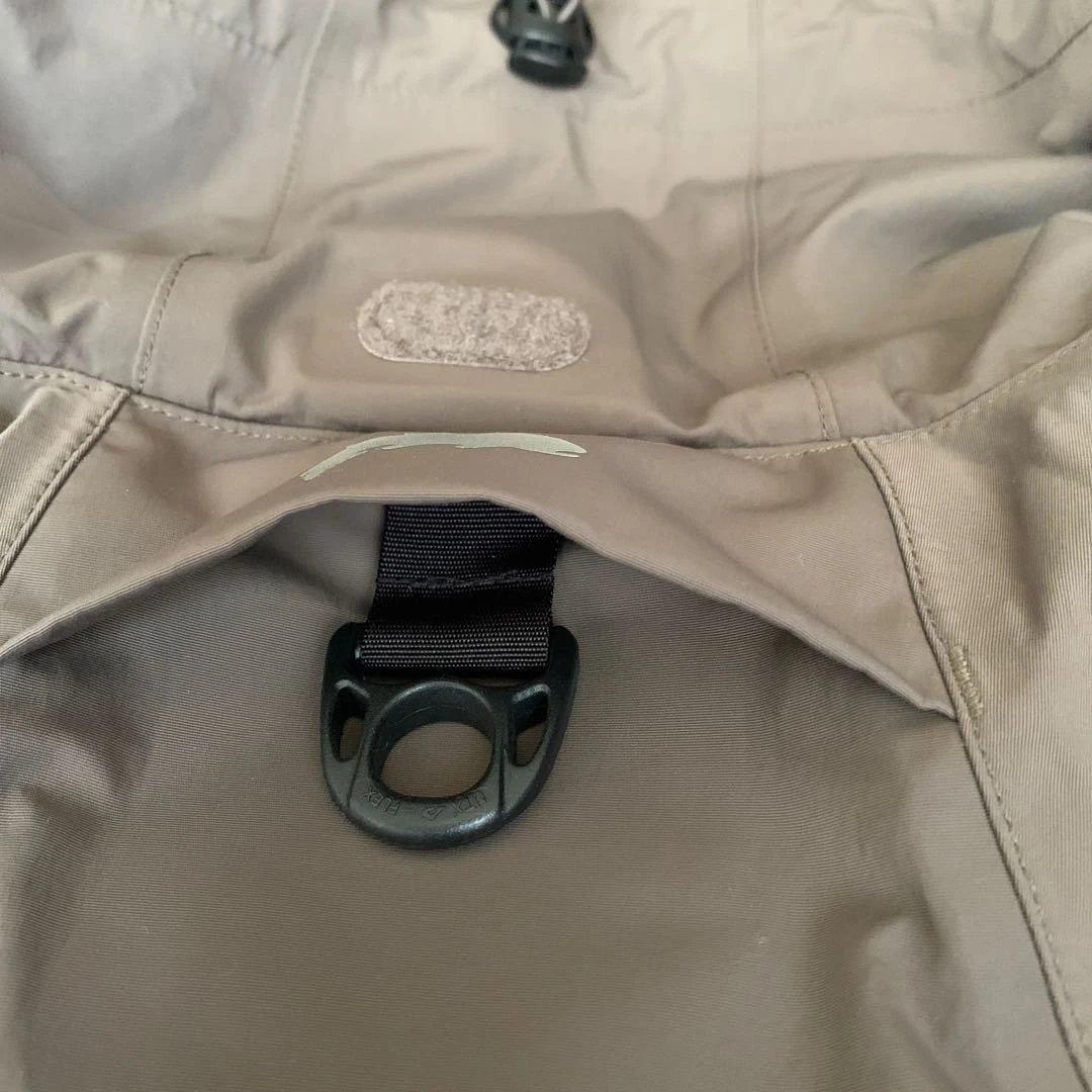 SIMMSシムス　カーキ色ＸＬ　ブルゾン　フィッシングジャケットウェア