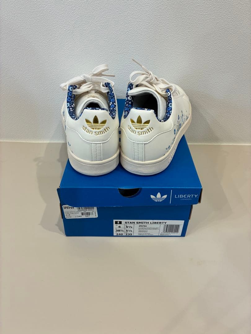 アディダス　リバティー柄スニーカー24cm