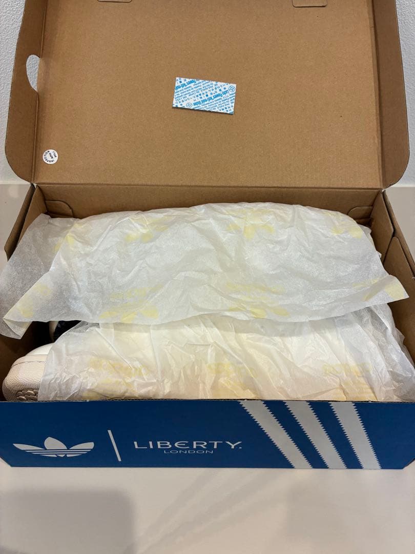 アディダス　リバティー柄スニーカー24cm