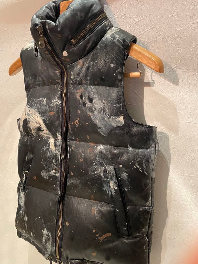 L.G.B ルグランブルー　ペイントグラフィック ダウンベスト